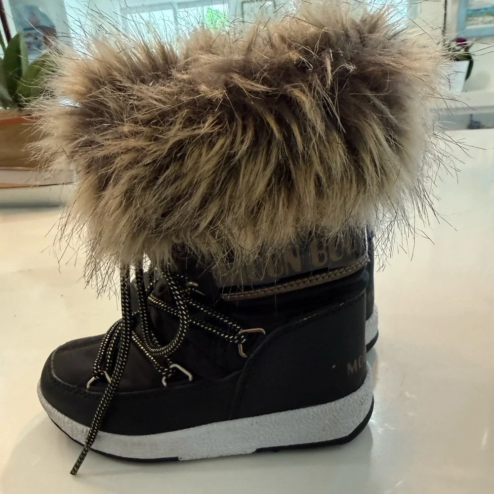 Moon Boot Kids Black and Gray Fur Trim Boots